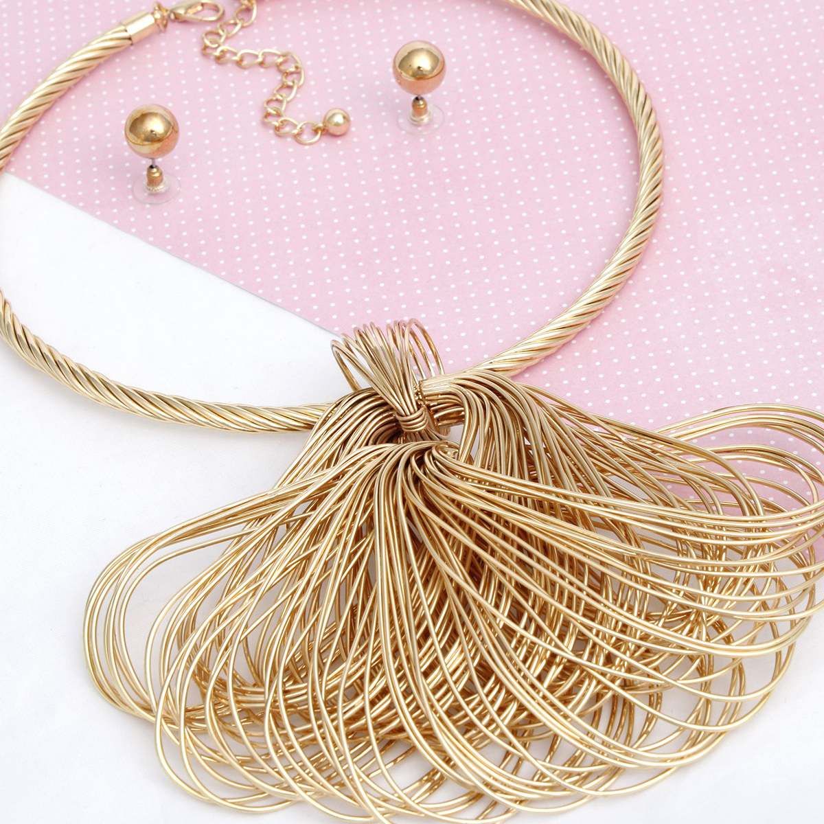 Pendant Gold Large Fanned Metal Wire Necklace