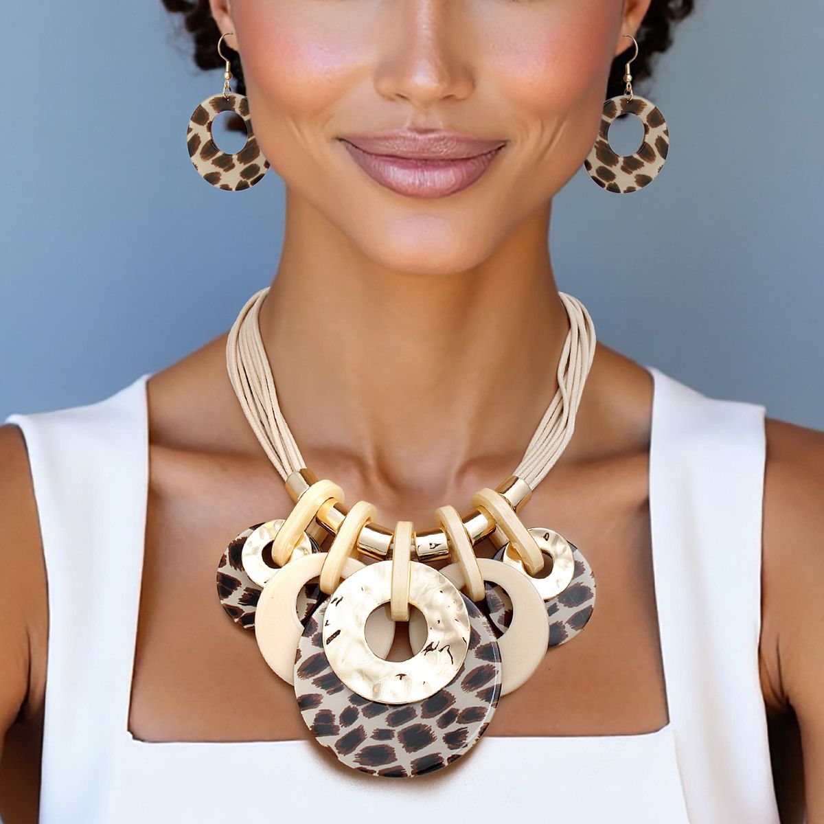 Collar Leopard with Gold Cord and Disc Necklace