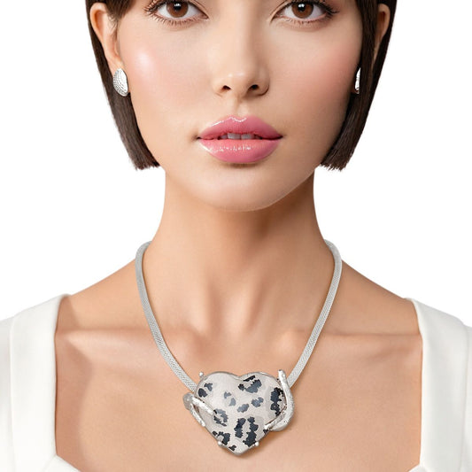 Pendant Leopard Heart Silver Mesh Chain Necklace